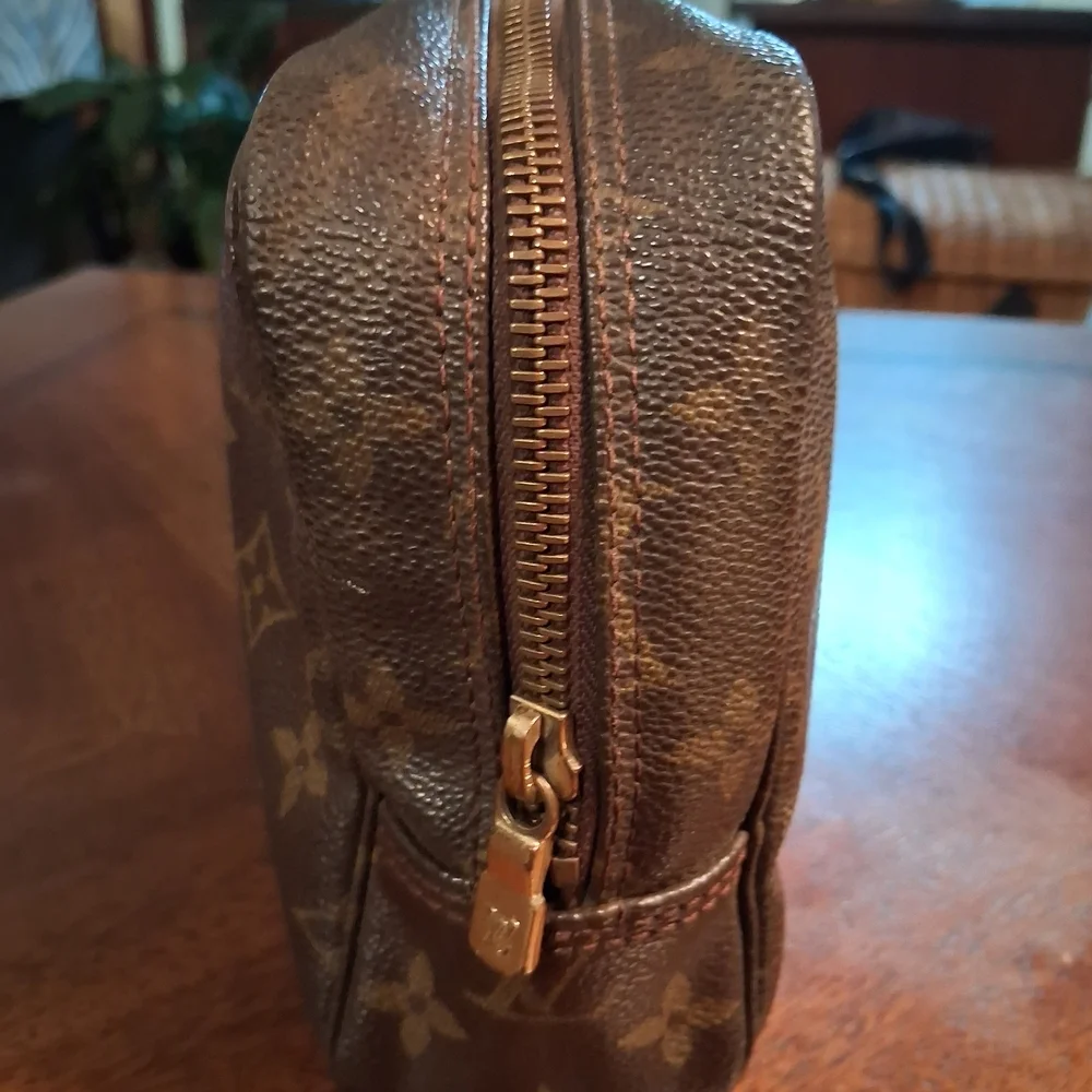 Louis Vuitton Brown Monogram Clutch - Picture 3 of 15